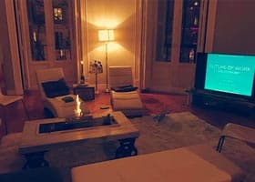 ۹ نکته برای جلوگیری از احساس تنهایی در حین کار کردن در خانه
